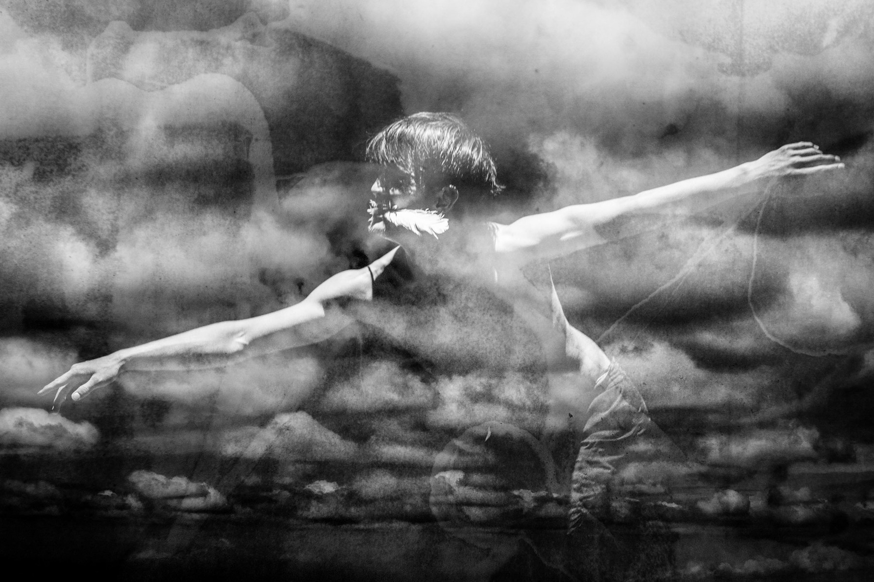 This series of pictures is the result of the collaboration between Chinese Tibetan choreographer Laba Zhaxi and Laurent Hou. The collaboration included a road trip in Qinghai (from Qilian’s mountains to Qinghai lake).
