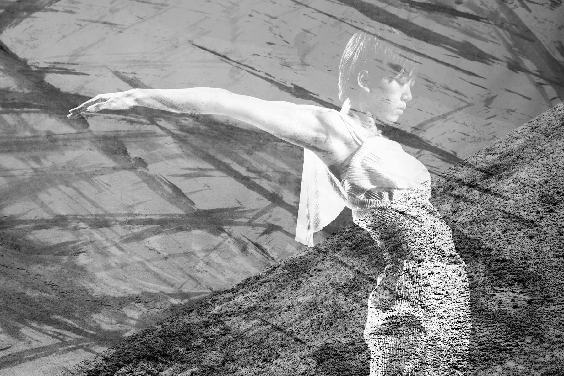 This series of pictures is the result of the collaboration between Chinese Tibetan choreographer Laba Zhaxi and Laurent Hou. The collaboration included a road trip in Qinghai (from Qilian’s mountains to Qinghai lake).
