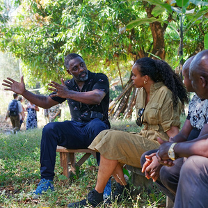 ​Idris Elba interacts with farmers as Sabrina Elba looks on.
UN Goodwill Ambassadors for IFAD - Idris and Sabrina Elba visit Maboikandoh, Sierra Leone. 
