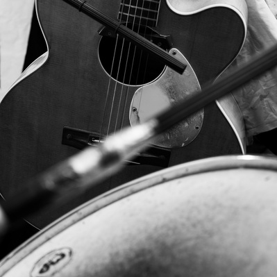 Drum and guitar of Bill Rudolph and Chip Haines from the band The Koosmans