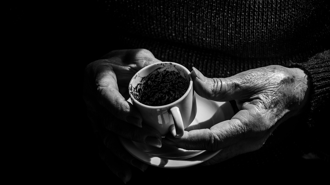 Untitled 7, still from the reading with the readers hands around the cup.