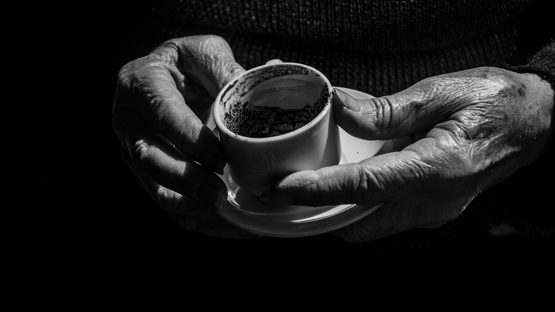 Untitled 9, still from the reading with the readers hands around the cup.