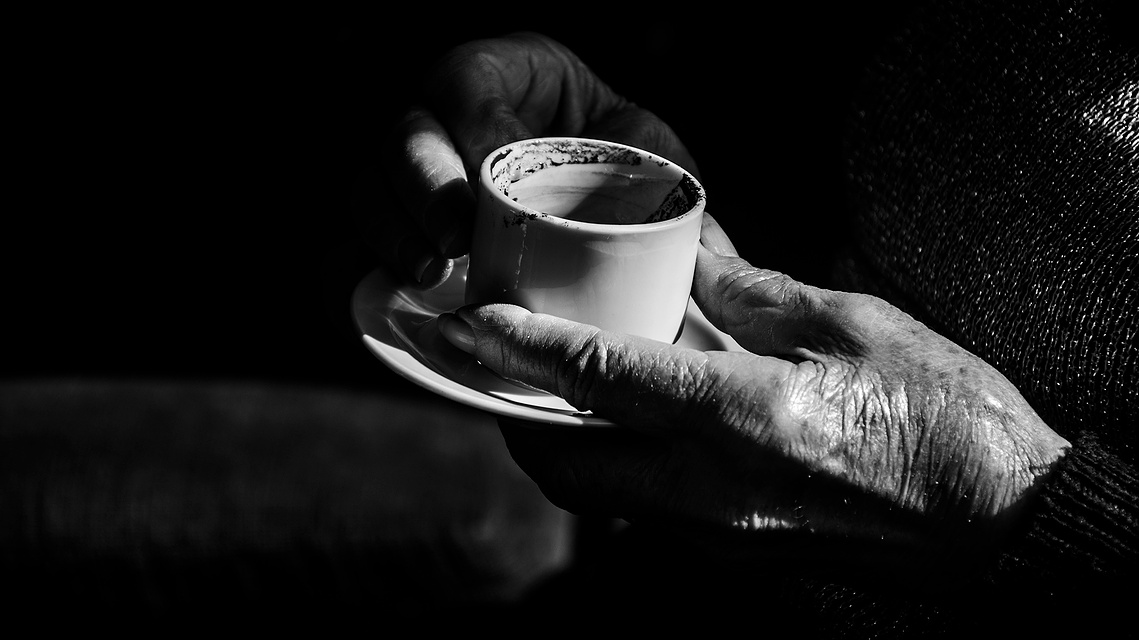 Untitled 4, still from the reading with the readers hands around the cup.