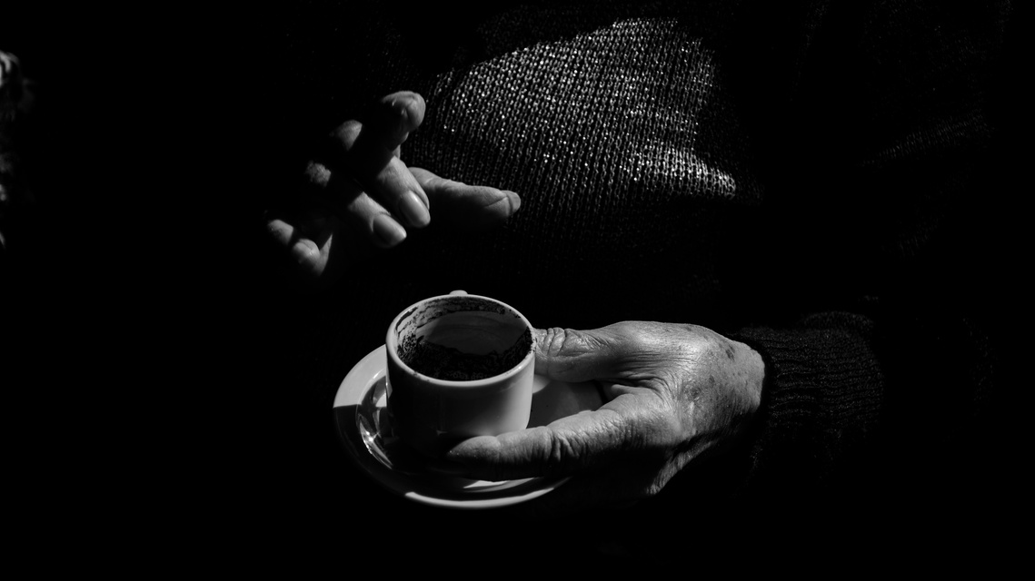 Untitled 6, still from the reading with the readers hands around the cup.