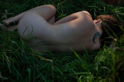 A girl with tattoos outdoor female photoshoot in Warszawa 