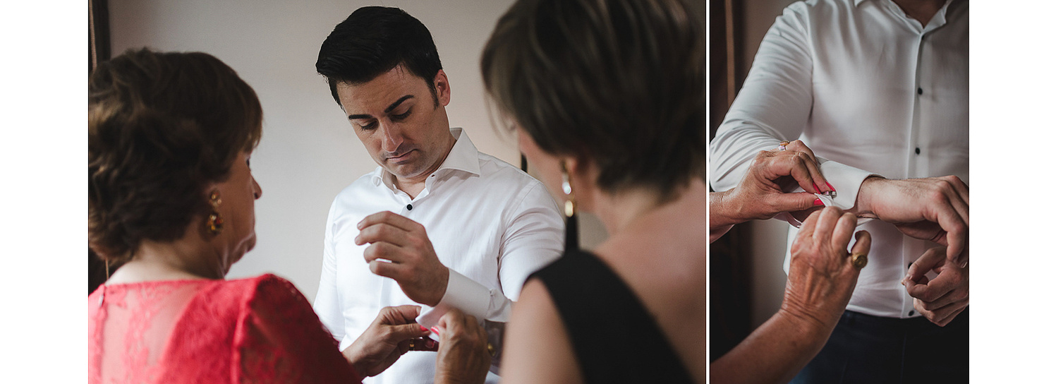 Fotografía de boda durante los preparativos del novio. La madre y la hermana ayudan a colocar los gemelos