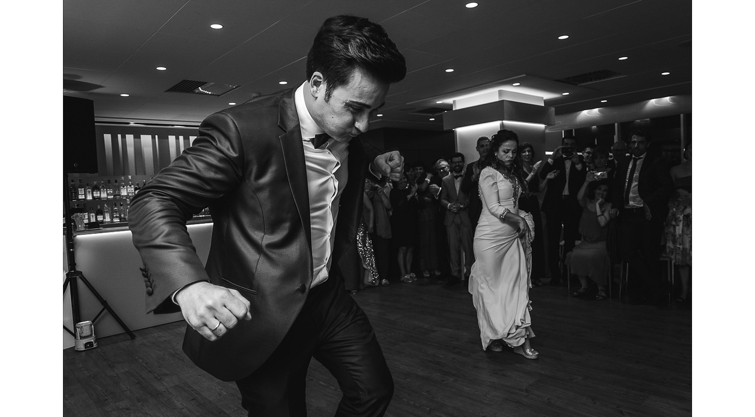 Baile de novios divertido en el Hotel NH Santiago de Compostela.