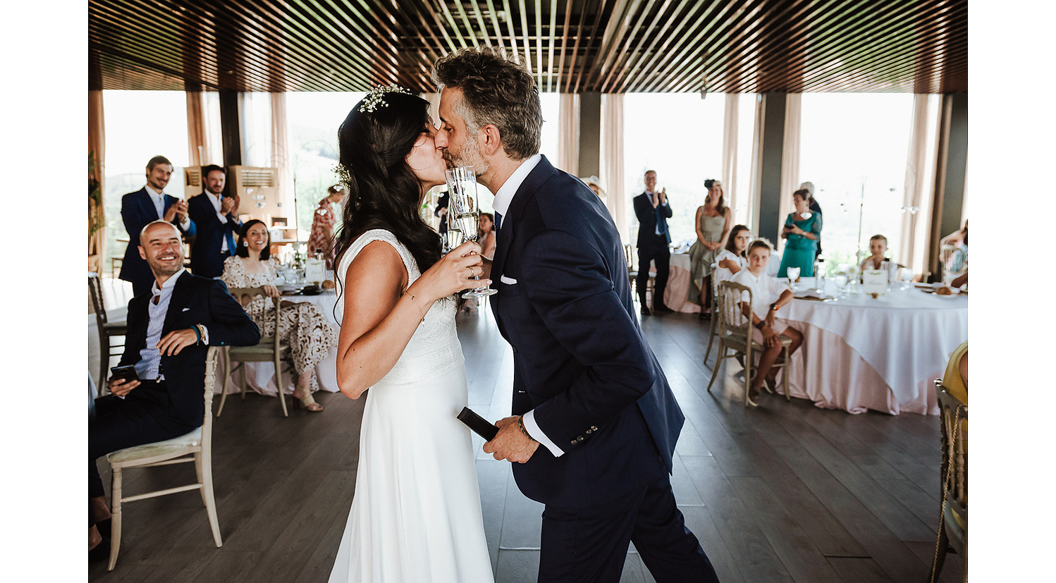 Entrada y brindis de novios al convite