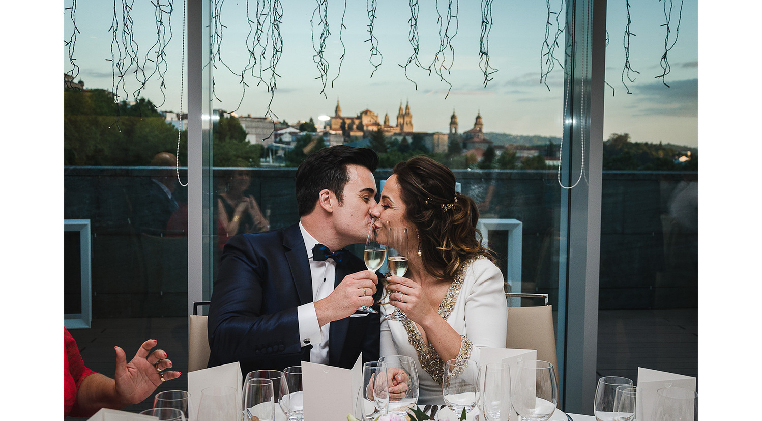 Fotografía de boda en Hotel NH Santiago de Compostela. Vistas de la Catedral de Santiago de Compostela desde la azotea.