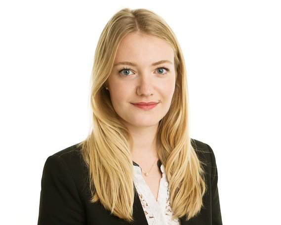 Headshot H&S LinkedIn Portrait of professional female businesswoman with white background in Corporate Photography Studio Dublin