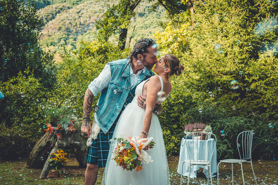 Documentary wedding photography Italy.
Foto de boda romántica al aire libre.