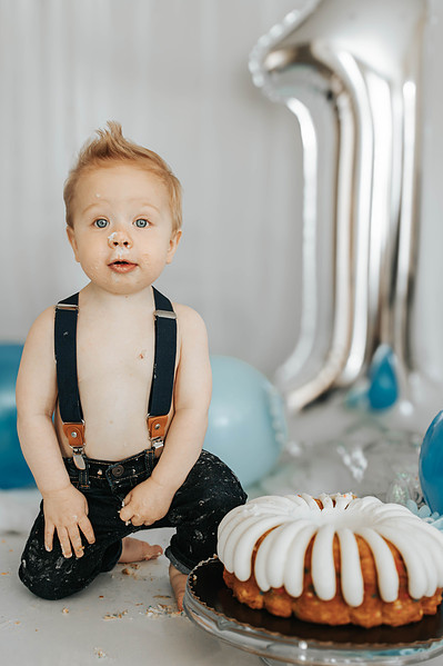 baby boy's 1st birthday Colorado milestone cake smash