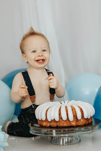 baby boy's 1st birthday Colorado milestone cake smash