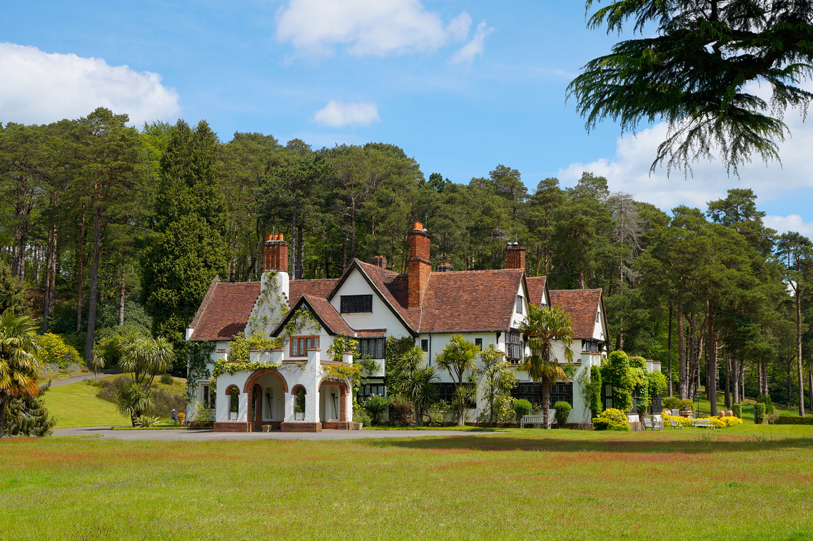 A stunning period property comprising of over 15,000 sqft set in 40 acres of breathtaking Surrey landscape equipped with its own polo field and previously owned by The Crown Estate.