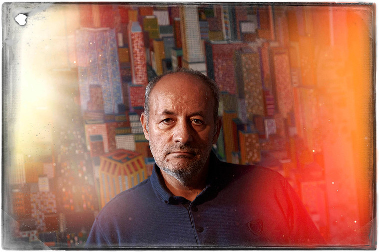 Naif ressam Bayram Gümüş'ün ünlü portre fotoğrafçısı Servet Dilber tarafından çekilen fotoğrafı