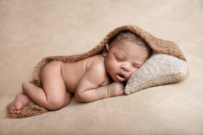 Photo Nouveau-né, Photo Naissance, Maternité, photographe studio, Photo bébé, nourrisson, Gizeux, Bourgueil, Tours, Chinon, Langeais, Saumur
