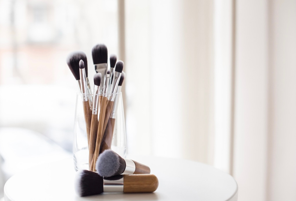 makeup brushes with wood handles