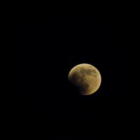 Transitioning full moon through Lunar eclipse, Nikon D7100 with Sigma 100-400 lens 