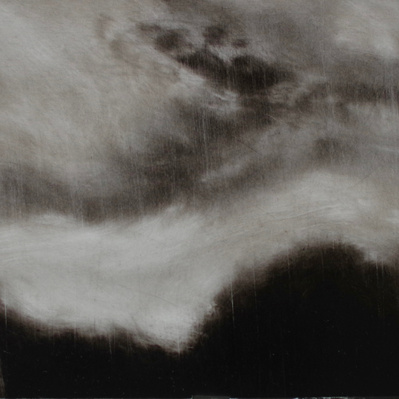 Simon Piveteau - Peinture paysage noir et blanc avec un grand ciel et des nuages en clair-obscur. Landscape painting painted in black and white, chiaroscuro. Peinture à l'huile sur polyester transparent. Oil painting on see-through polyester.