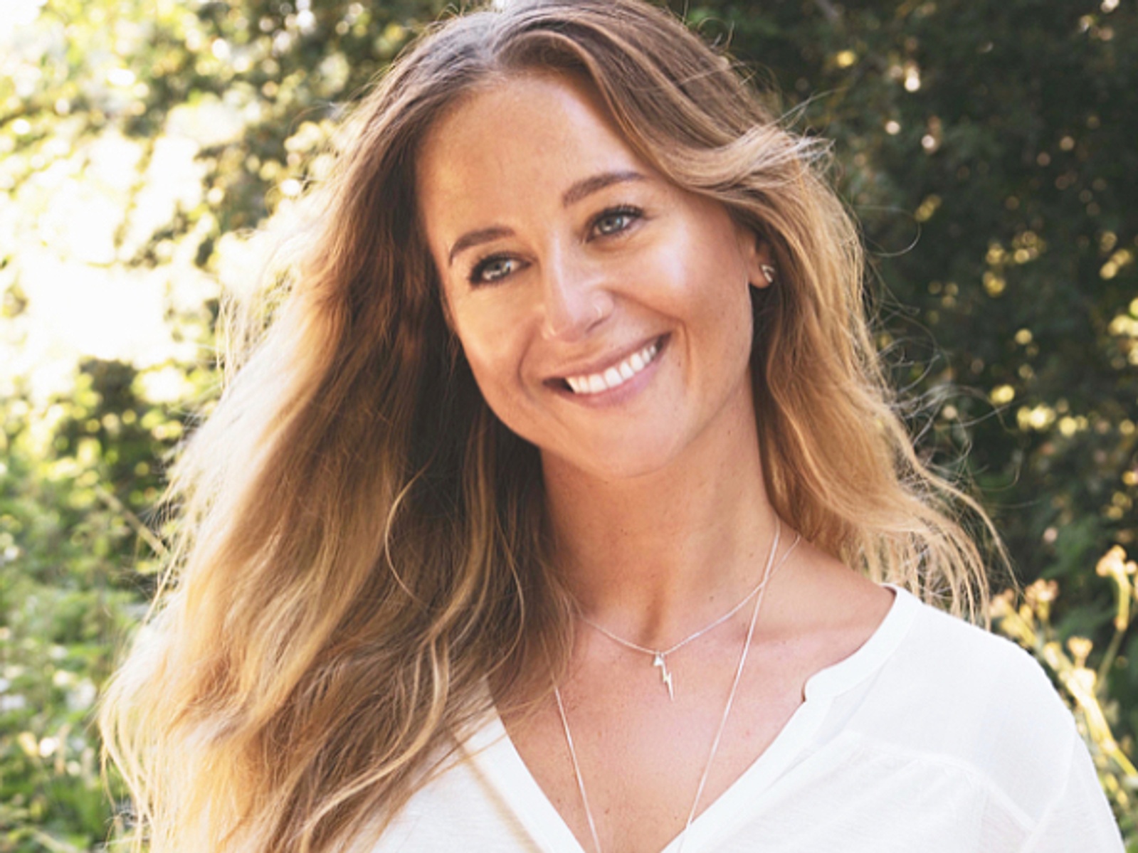 Biography + Contact Rebecca Muir Make up Artist