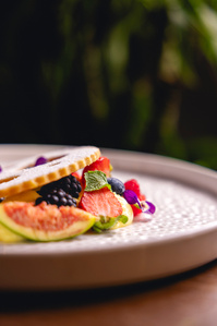 
plated dessert Milano restaurant photography photo
pasta frolla fruit frutta
