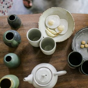 Custom pottery pieces. Create your own unique ceramics with our help. 