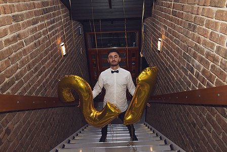 21st birthday party, man holding 21 sign