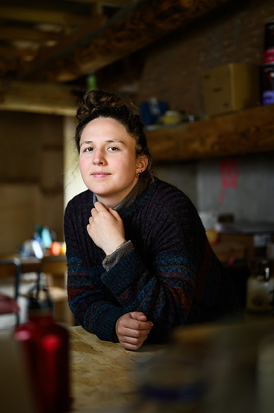 Photographie de portrait d'une femme réalisant de gros travaux de rénovation
Lotfi Dakhli Photographe à Lyon