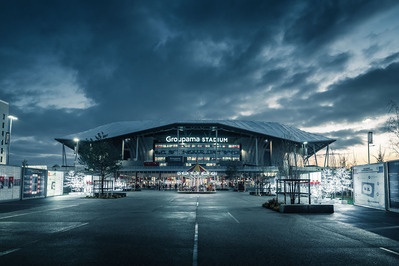Photographie d'architecture Groupama Stadium à l'heure bleue Lyon 
Lotfi Dakhli Photographe