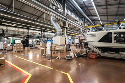 Reportage photo industriel 
Atelier de production injection plastique Rovip
Lotfi Dakhli Photographe  Lyon