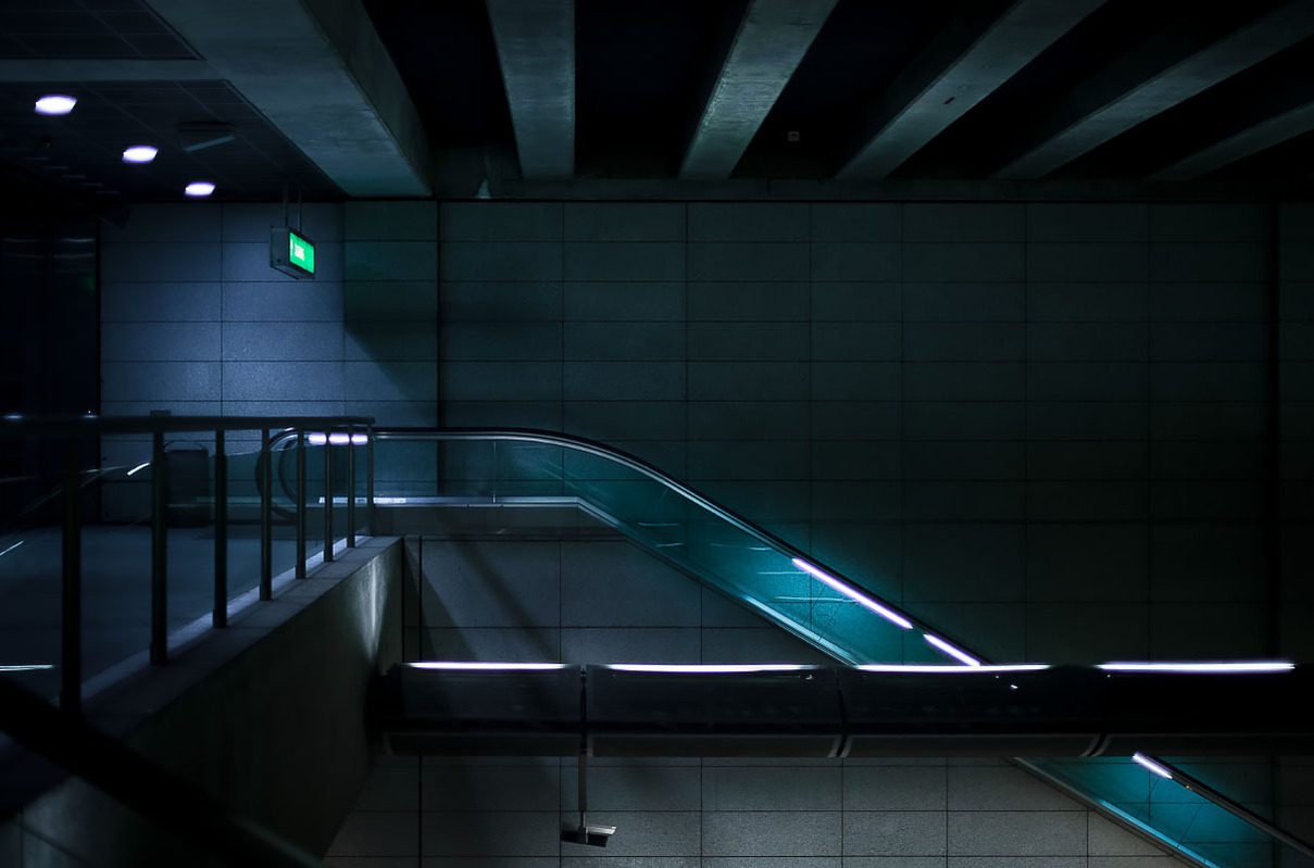photographie urbaine escalator station de métro gorge de loup lyon lotfi dakhli