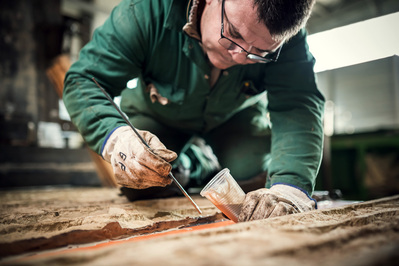 Portrait métier industriel d'un peintre en atelier de production béton PBM
Lotfi Dakhli Photographe industriel Lyon