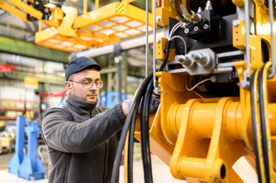 Portrait industriel d'un technicien travaillant sur une nacelle
Lotfi Dakhli Photographe industriel