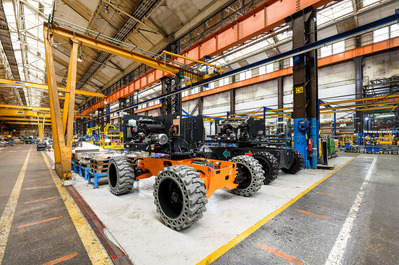 Reportage photo industriel 
Chaine de montage nacelles élévatrices Haulotte
Lotfi Dakhli Photographe  Lyon