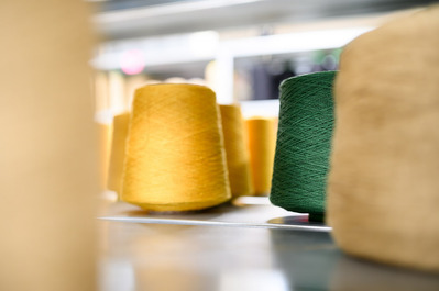 Photographie de produits Rouleau de tissus  jaune et vertToyine Sellers Lotfi Dakhli