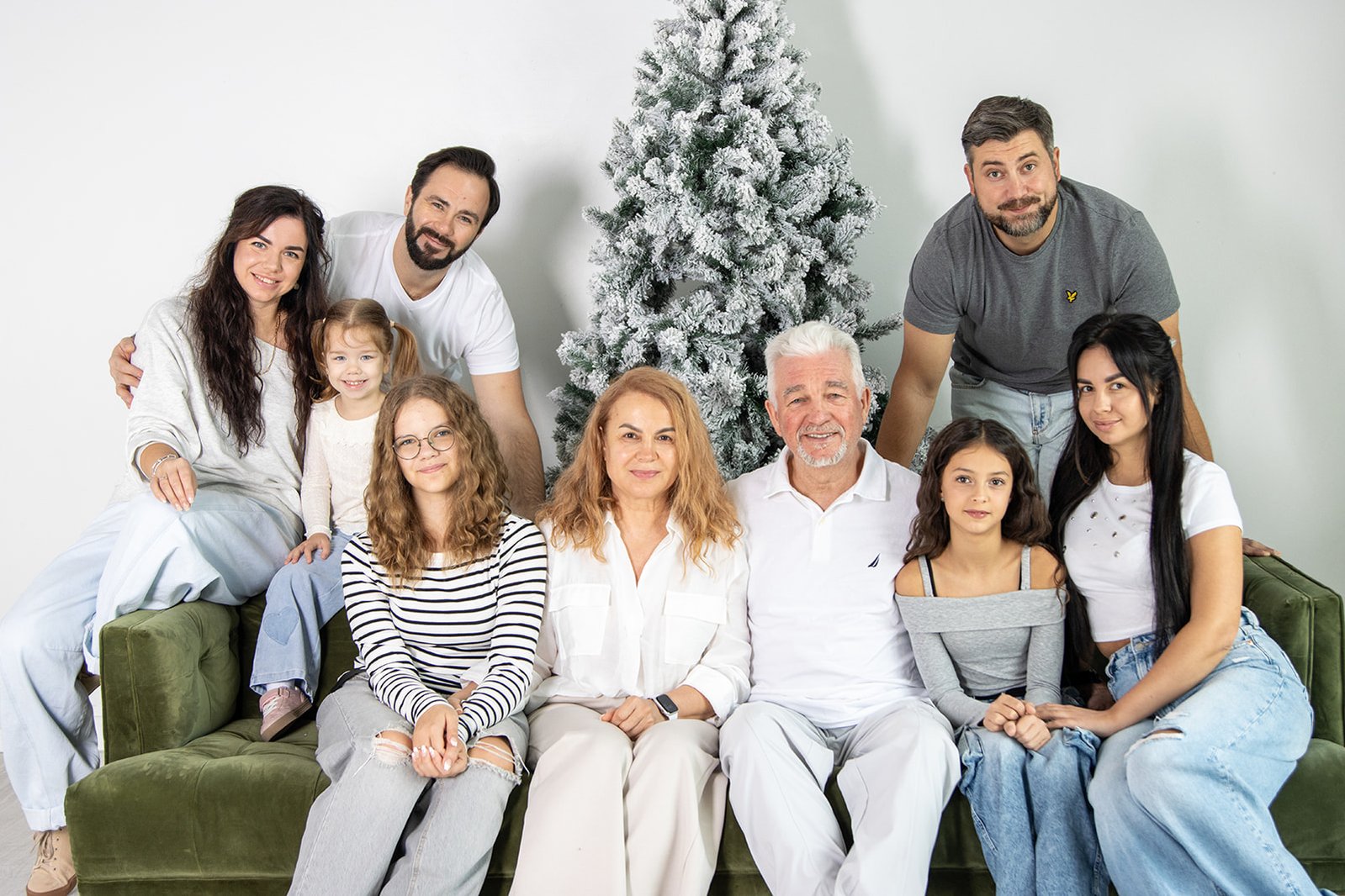 Multi-generational family Christmas session
