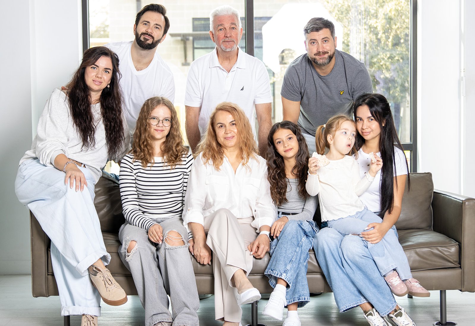 Big family holiday session in natural light