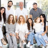 Big family holiday session in natural light