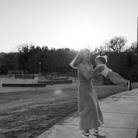 Sweet outdoor maternity in motion
