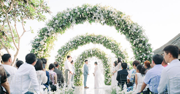 Destination Wedding in Bali at the Luxury Bulgari Resort in Uluwatu by Vincent Truong Photography.