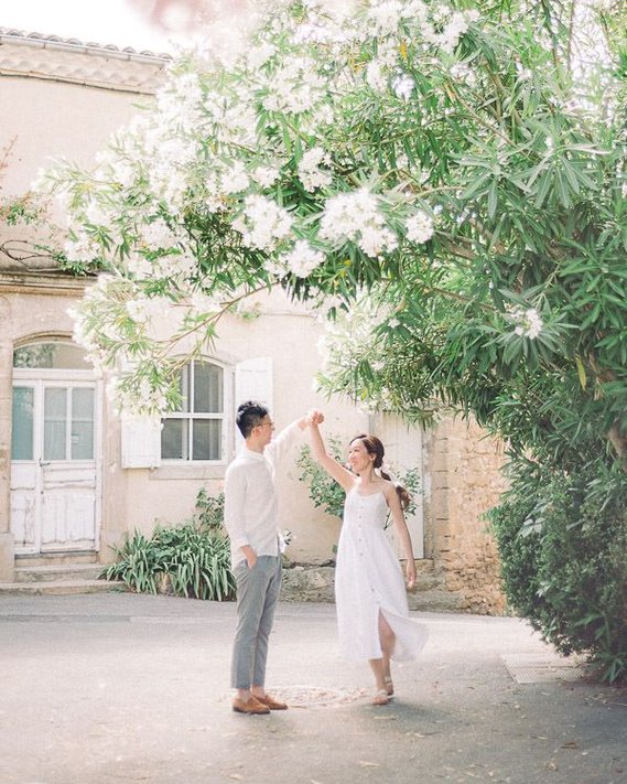 Engagement shoot in Provence at Lourmarin