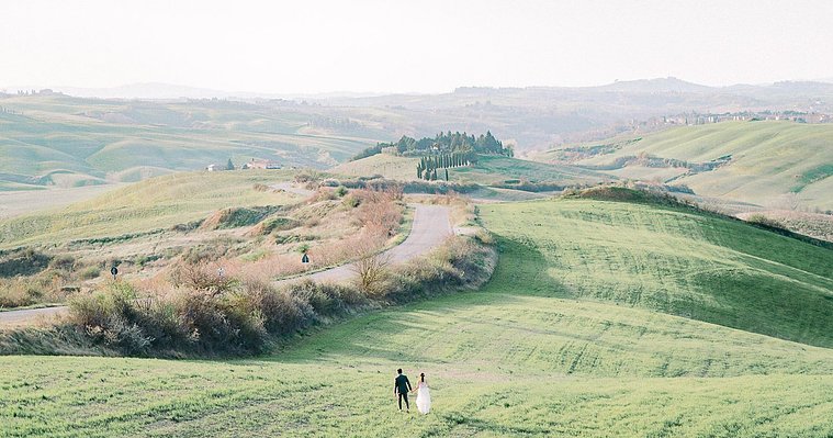 Prewedding in Tuscany in Val D'orcia