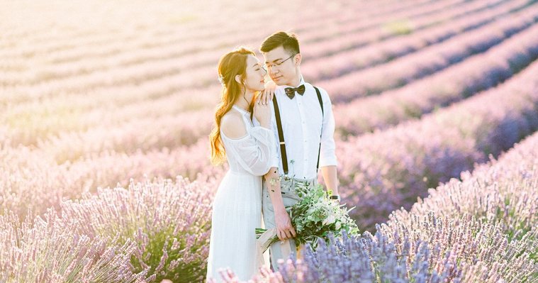 Prewedding in Provence in a Lavender fields