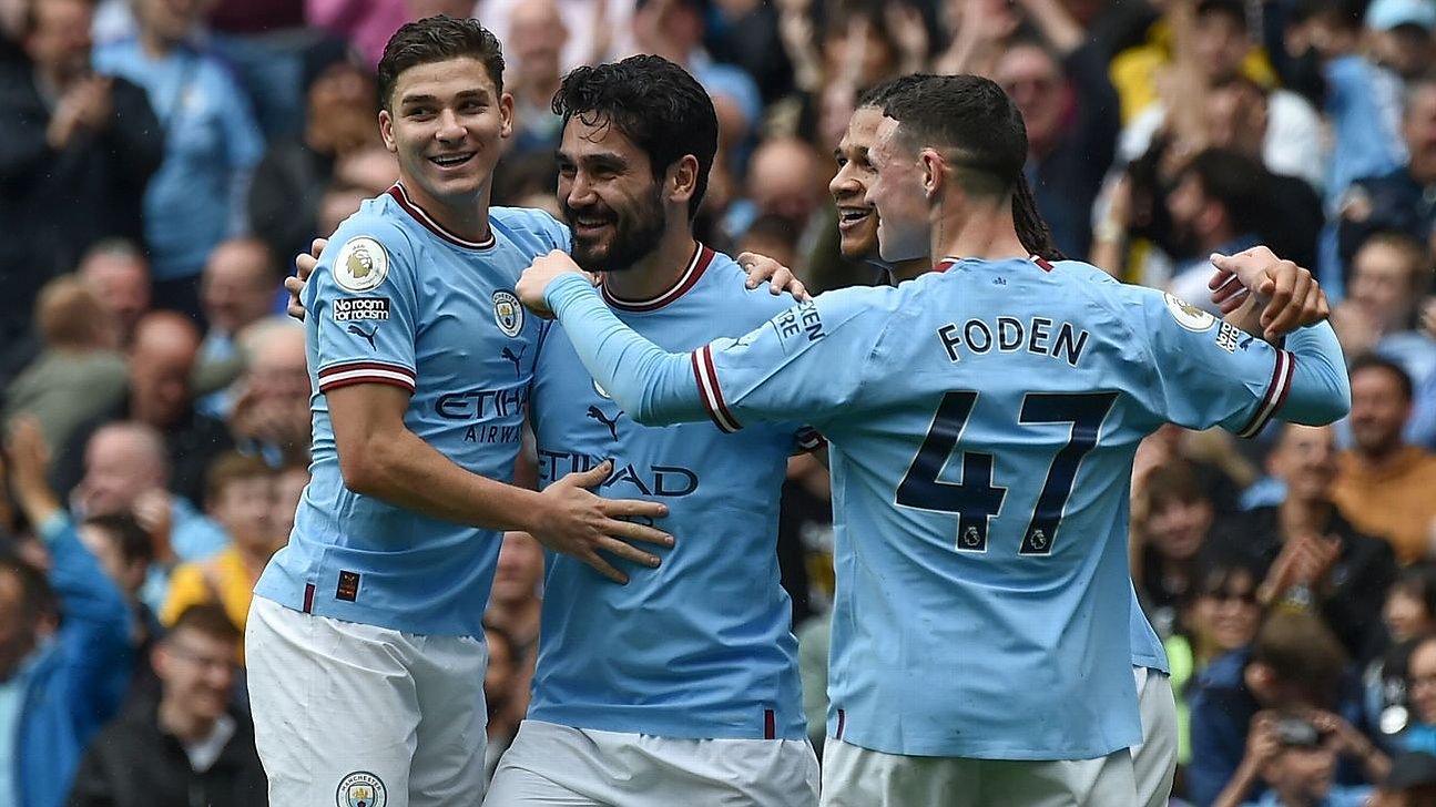 Gundogan, Alvarez, Foden, and Aké celebrate the German midfielder's goal against Leeds. 
