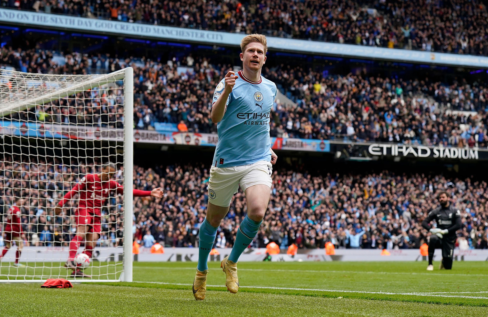 Kevin De Bruyne celebrates his goal against Liverpool, the 4th in a lopsided 4-1 victory for Manchester City. 