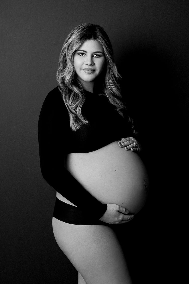 Beautiful maternity portrait in black and white by Thomasine Weber in Lees Summit MO