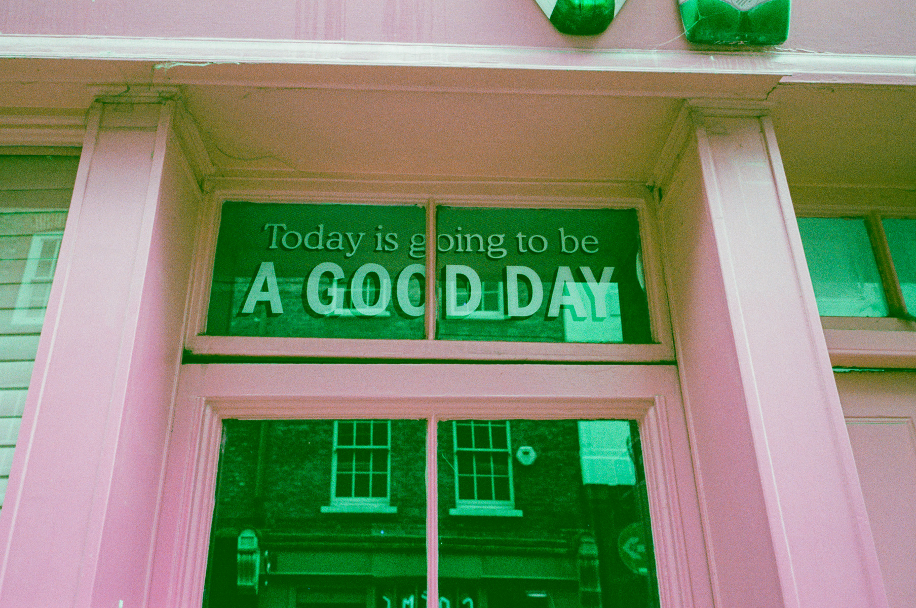 1. Londres, D’Arblay St. Leica M7 | Lomochrome Purple, Lomography