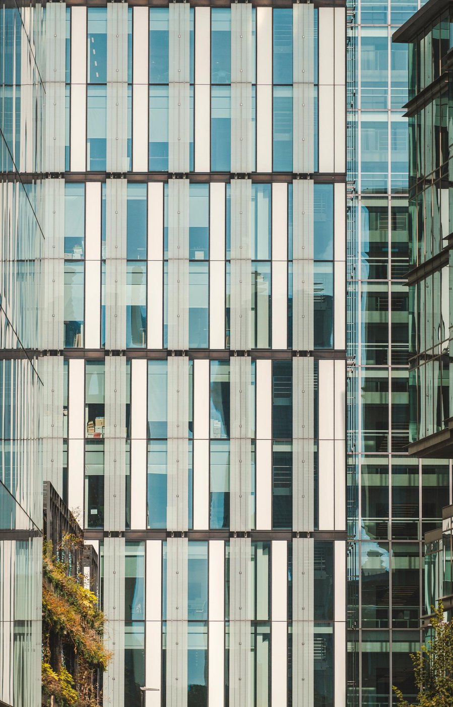 URBAN LIFESTYLE AND LOCAL AREA PHOTOGRAPHY OF SPINNINGFIELDS, MANCHESTER, abstract architecture shot of glass buildings 