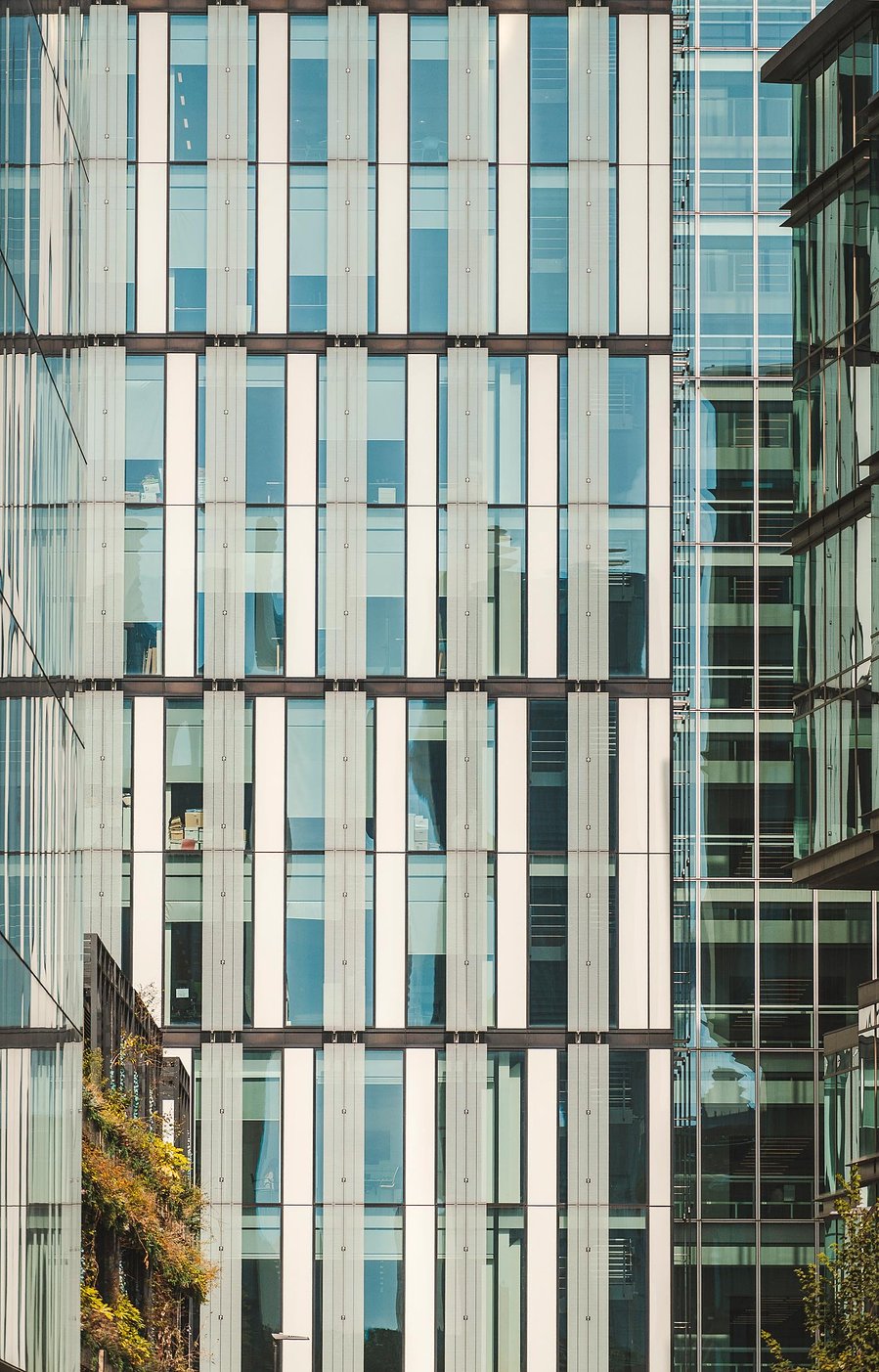 URBAN LIFESTYLE AND LOCAL AREA PHOTOGRAPHY OF SPINNINGFIELDS, MANCHESTER, abstract architecture shot of glass buildings 