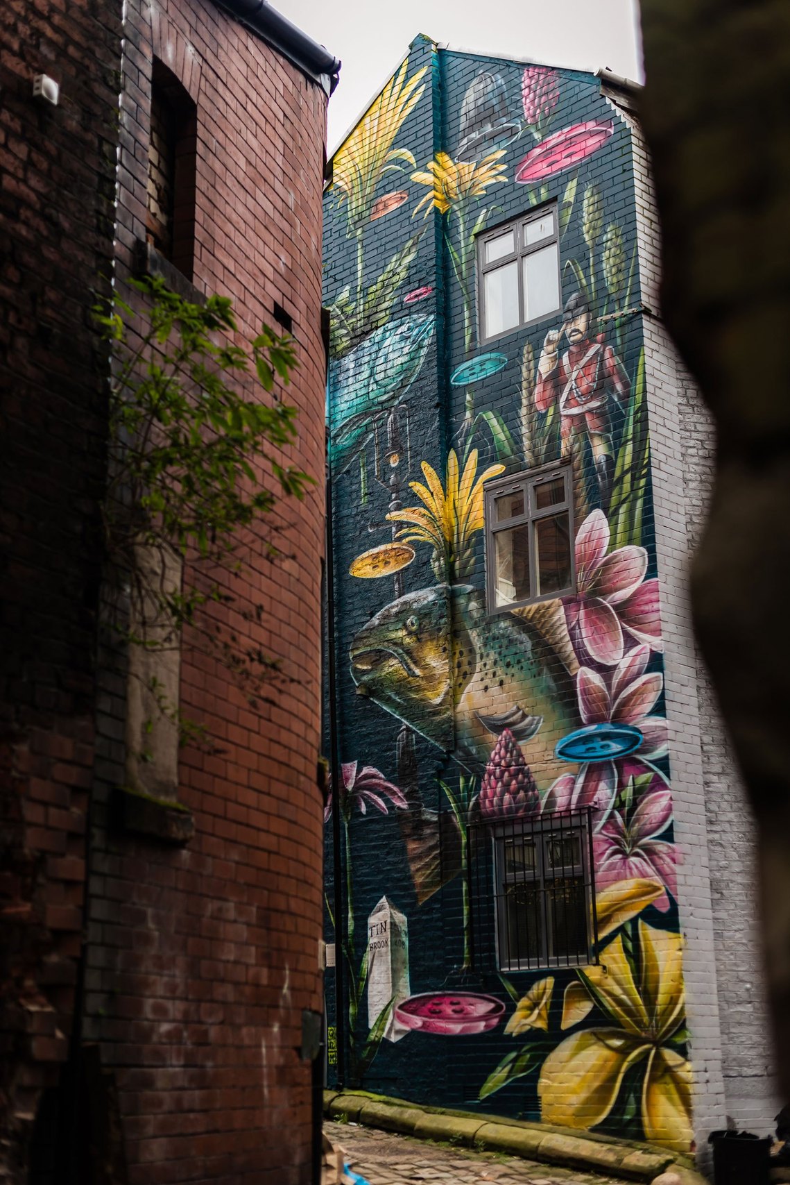 stockport placemaking and lifestyle photography, back alley with brickwork and street art